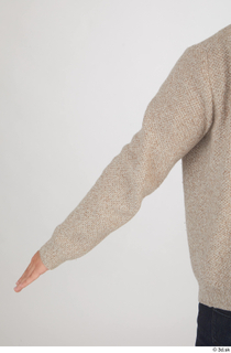 Yoshinaga Kuri arm brown sweater casual sleeve upper body 0004.jpg